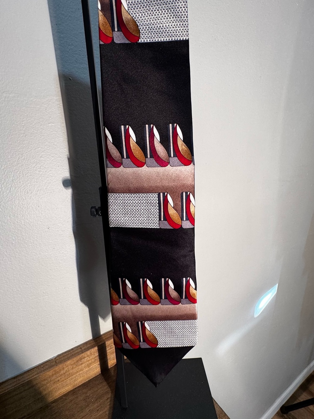 Oscar de la Renta 100% Silk Designer Necktie Geometric Abstract Red Black Gold